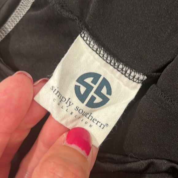 Like new Simply Southern beautiful skort with pockets - Picture 10 of 15